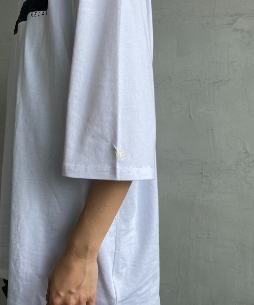 1PIU1UGUALE3  RELAX （ウノピゥウノウグァーレトレ リラックス）の「[1PIU1UGUALE3 RELAX/ウノピゥウノウグァーレトレ リラックス] 別注 エンボスボックスロゴ Tシャツ（Tシャツ/カットソー・レディース・ホワイト/ブラック・M/L/XL）」の11枚目の写真