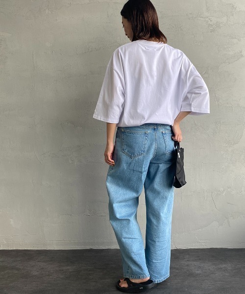 1PIU1UGUALE3  RELAX （ウノピゥウノウグァーレトレ リラックス）の「[1PIU1UGUALE3 RELAX/ウノピゥウノウグァーレトレ リラックス] 別注 エンボスボックスロゴ Tシャツ（Tシャツ/カットソー・レディース・ホワイト/ブラック・M/L/XL）」の6枚目の写真