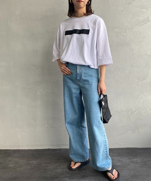 1PIU1UGUALE3  RELAX （ウノピゥウノウグァーレトレ リラックス）の「[1PIU1UGUALE3 RELAX/ウノピゥウノウグァーレトレ リラックス] 別注 エンボスボックスロゴ Tシャツ（Tシャツ/カットソー・レディース・ホワイト/ブラック・M/L/XL）」の5枚目の写真