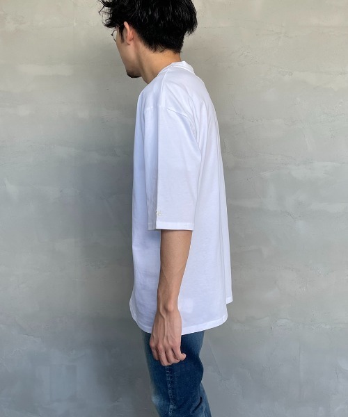 1PIU1UGUALE3  RELAX （ウノピゥウノウグァーレトレ リラックス）の「[1PIU1UGUALE3 RELAX/ウノピゥウノウグァーレトレ リラックス] 別注 エンボスボックスロゴ Tシャツ（Tシャツ/カットソー・レディース・ホワイト/ブラック・M/L/XL）」の13枚目の写真