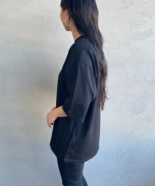 1PIU1UGUALE3  RELAX （ウノピゥウノウグァーレトレ リラックス）の「[1PIU1UGUALE3 RELAX/ウノピゥウノウグァーレトレ リラックス] 別注 エンボスボックスロゴ Tシャツ（Tシャツ/カットソー・レディース・ホワイト/ブラック・M/L/XL）」の19枚目の写真