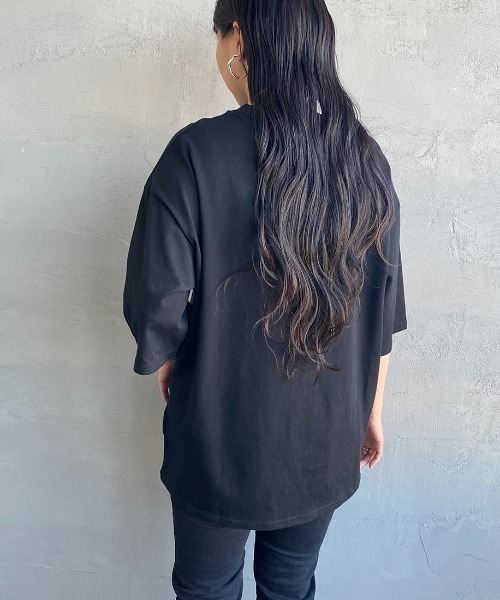 1PIU1UGUALE3  RELAX （ウノピゥウノウグァーレトレ リラックス）の「[1PIU1UGUALE3 RELAX/ウノピゥウノウグァーレトレ リラックス] 別注 エンボスボックスロゴ Tシャツ（Tシャツ/カットソー・レディース・ホワイト/ブラック・M/L/XL）」の20枚目の写真