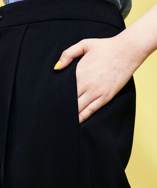 FOREVER 21（フォーエバー トゥエンティーワン）の「【FEMININE】カラーフレアパンツ（スラックス・レディース・ピンク/ホワイト/ブラック・MEDIUM/SMALL）」の8枚目の写真