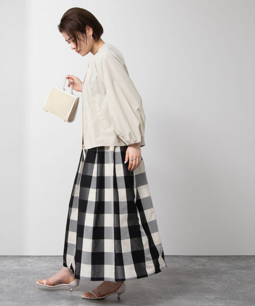 NOLLEY’S（ノーリーズ）の「タックブルゾン（ブルゾン・レディース・オフホワイト/ネイビー/ベージュ・38/36）」の10枚目の写真