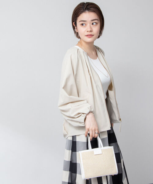 NOLLEY’S（ノーリーズ）の「タックブルゾン（ブルゾン・レディース・オフホワイト/ネイビー/ベージュ・38/36）」の14枚目の写真