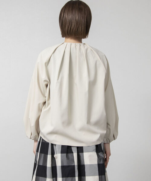 NOLLEY’S（ノーリーズ）の「タックブルゾン（ブルゾン・レディース・オフホワイト/ネイビー/ベージュ・38/36）」の20枚目の写真