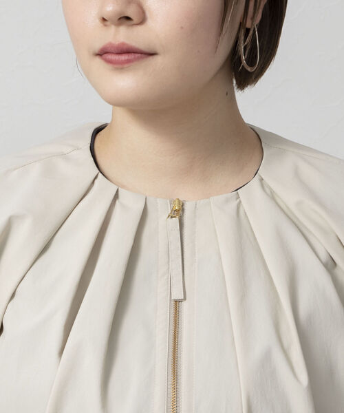 NOLLEY’S（ノーリーズ）の「タックブルゾン（ブルゾン・レディース・オフホワイト/ネイビー/ベージュ・38/36）」の21枚目の写真