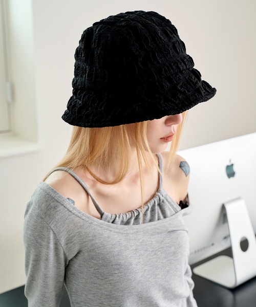 UNE MANSION（ユヌマンション）の「エンボス加工ジャガードバケットハット（ハット・レディース・ブラック/アイボリー・ONE SIZE）」の2枚目の写真