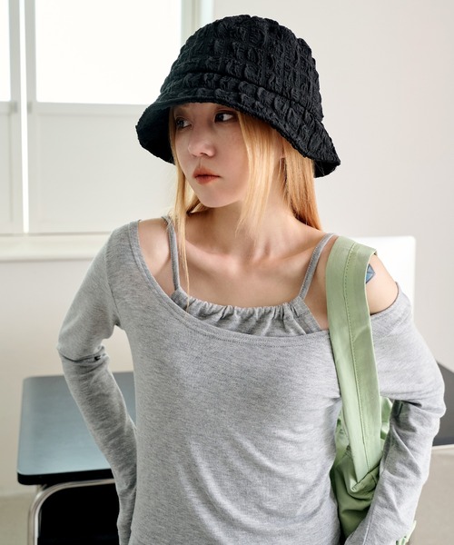 UNE MANSION（ユヌマンション）の「エンボス加工ジャガードバケットハット（ハット・レディース・ブラック/アイボリー・ONE SIZE）」の6枚目の写真