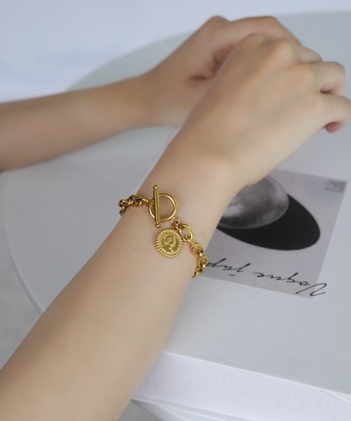 IAMUSE（アイアミューズ）の「金属アレルギー対応　コインチャームチェーンブレスレット S1011【IAMUSE】（ブレスレット・レディース・ゴールド・FREE）」の6枚目の写真