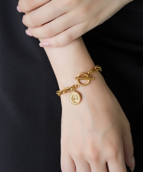 IAMUSE（アイアミューズ）の「金属アレルギー対応　コインチャームチェーンブレスレット S1011【IAMUSE】（ブレスレット・レディース・ゴールド・FREE）」の5枚目の写真