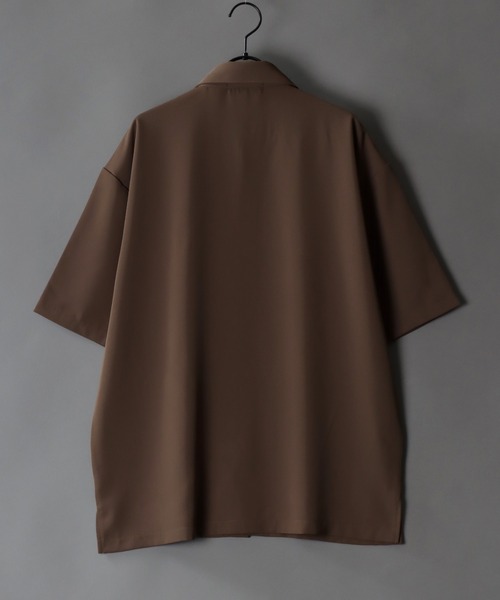 SITRY(シトリー)の「Polyester twill Fly front shirt/別注 ドレープ 比翼仕立て オーバーサイズ 半袖シャツ(シャツ/ブラウス・メンズ・グレイッシュベージュ/チャコールグレー/ブラック/オフホワイト・LL/L/M)」の8枚目の写真