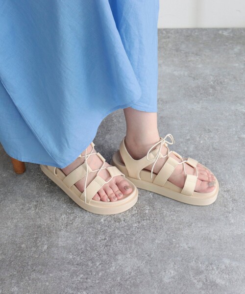 fredy emue（フレディエミュ）の「厚底レースアップサンダル（サンダル・レディース・ブラック/キナリ・L/S/M）」の4枚目の写真