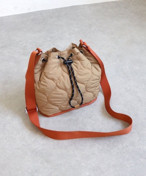 COLDE （コルデ）の「ナイロンキルティング巾着ショルダーバッグ（ショルダーバッグ・レディース・ブラック/カーキ/ベージュ・FREE）」の19枚目の写真