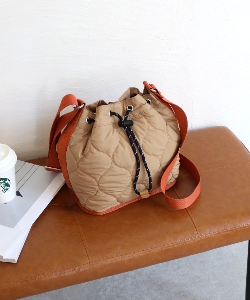 COLDE （コルデ）の「ナイロンキルティング巾着ショルダーバッグ（ショルダーバッグ・レディース・ブラック/カーキ/ベージュ・FREE）」の16枚目の写真