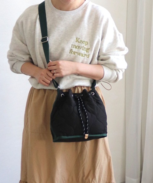 COLDE （コルデ）の「ナイロンキルティング巾着ショルダーバッグ（ショルダーバッグ・レディース・ブラック/カーキ/ベージュ・FREE）」の9枚目の写真