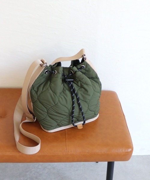 COLDE （コルデ）の「ナイロンキルティング巾着ショルダーバッグ（ショルダーバッグ・レディース・ブラック/カーキ/ベージュ・FREE）」の7枚目の写真
