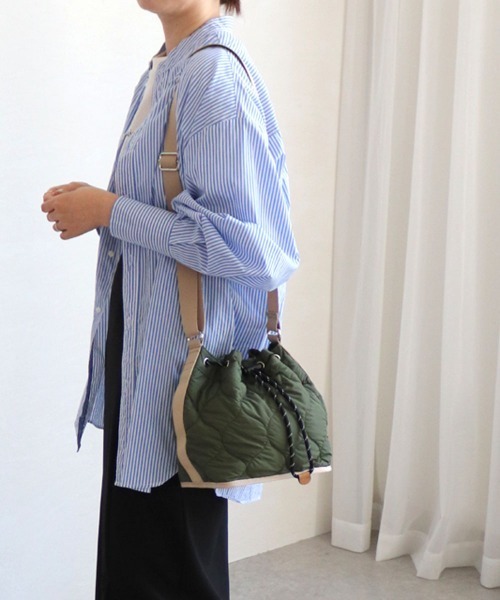 COLDE （コルデ）の「ナイロンキルティング巾着ショルダーバッグ（ショルダーバッグ・レディース・ブラック/カーキ/ベージュ・FREE）」の4枚目の写真