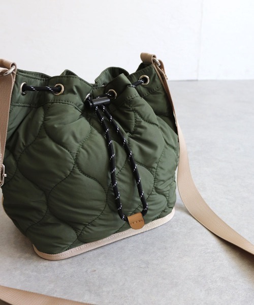 COLDE （コルデ）の「ナイロンキルティング巾着ショルダーバッグ（ショルダーバッグ・レディース・ブラック/カーキ/ベージュ・FREE）」の8枚目の写真