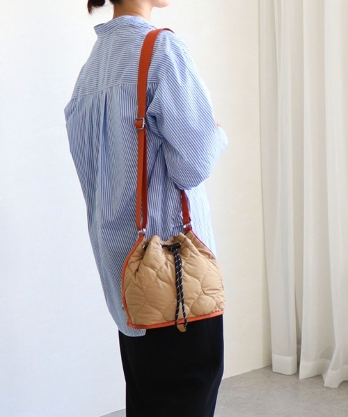 COLDE （コルデ）の「ナイロンキルティング巾着ショルダーバッグ（ショルダーバッグ・レディース・ブラック/カーキ/ベージュ・FREE）」の14枚目の写真