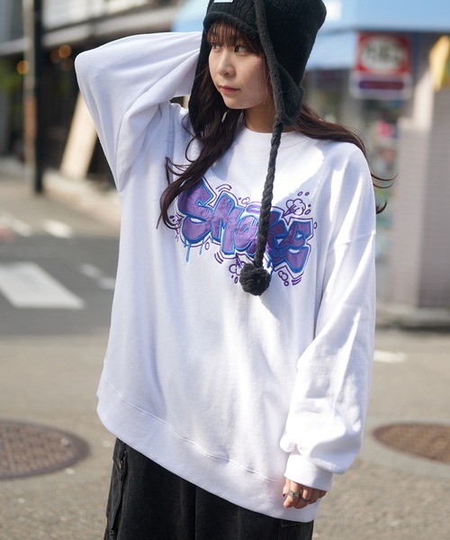 SPINNS（スピンズ）の「SMOKEグラフィックロゴ 裏毛ビッグスウェット