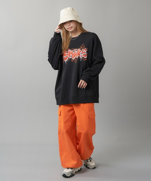 SPINNS（スピンズ）の「SMOKEグラフィックロゴ 裏毛ビッグスウェット（スウェット・レディース・ブルー/杢グレー/オートミール/オフホワイト/ブラック・ONESIZE）」の13枚目の写真