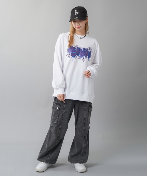 SPINNS（スピンズ）の「SMOKEグラフィックロゴ 裏毛ビッグスウェット