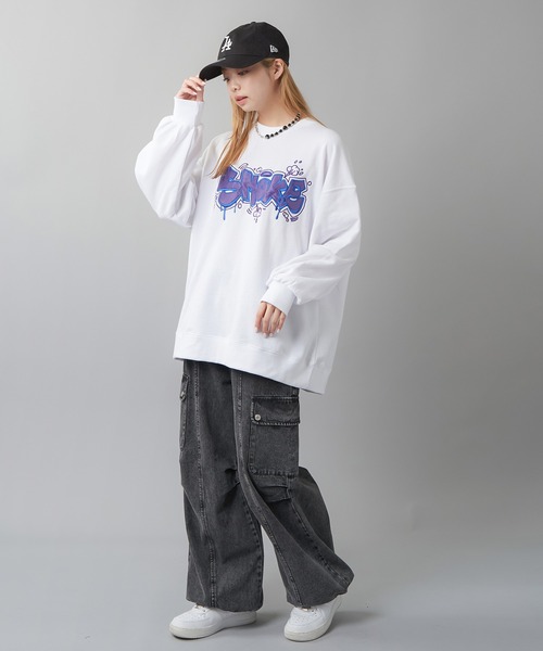 SPINNS（スピンズ）の「SMOKEグラフィックロゴ 裏毛ビッグスウェット（スウェット・レディース・ブルー/杢グレー/オートミール/オフホワイト/ブラック・ONESIZE）」の10枚目の写真