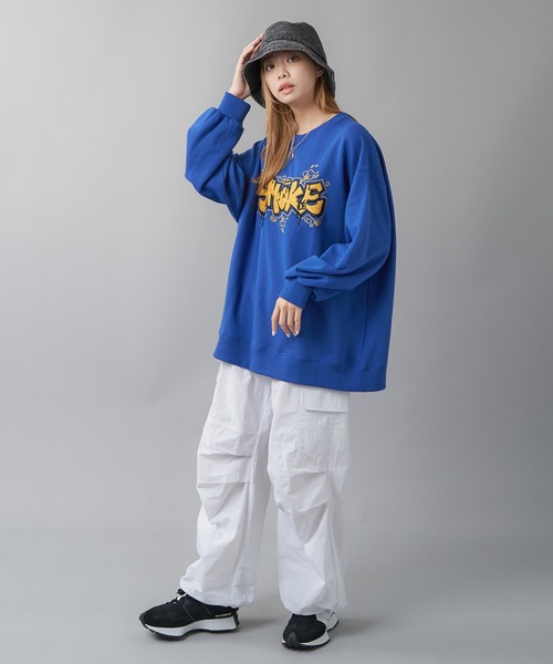 SPINNS（スピンズ）の「SMOKEグラフィックロゴ 裏毛ビッグスウェット（スウェット・レディース・ブルー/杢グレー/オートミール/オフホワイト/ブラック・ONESIZE）」の15枚目の写真