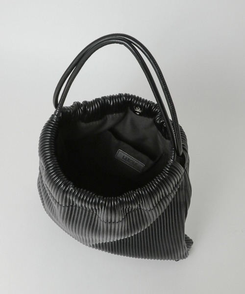 LAKOLE（ラコレ）の「プリーツトートBAG / 971096（トートバッグ・レディース・ブラック/シルバー/アイボリー・FREE）」の12枚目の写真