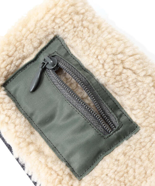 AVIREX（アヴィレックス）の「Ｌ－ボアデミグラブⅡ（手袋・レディース・チャコールグレー/タン・F）」の5枚目の写真