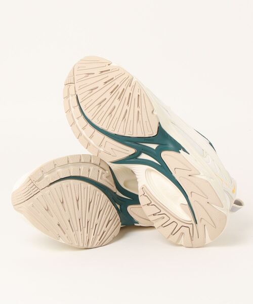 PUMA(プーマ)の「【PUMA】PUMA MORPHIC VARSITY(スニーカー・レディース・オフホワイト・23cm/24cm/24.5cm/23.5cm)」の3枚目の写真