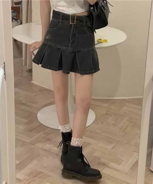 NANEA（ナネア）の「ハイウエストベルト付きデニムミニスカート（デニムスカート・レディース・ブラック/ブルー・SMALL/MEDIUM/LARGE）」の2枚目の写真