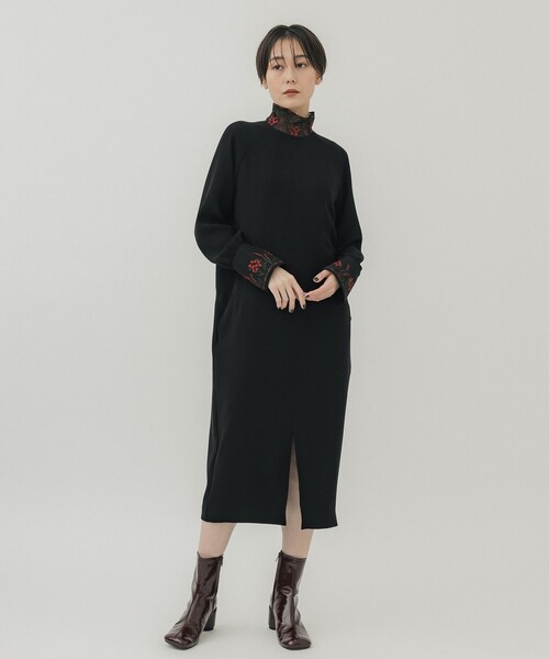 LOKITHO（ロキト）の「【LOKITHO/(ロキト)】レースハイネックIラインドレス（ドレス・レディース・ブラック/ブルー/レッド・1/2）」の4枚目の写真