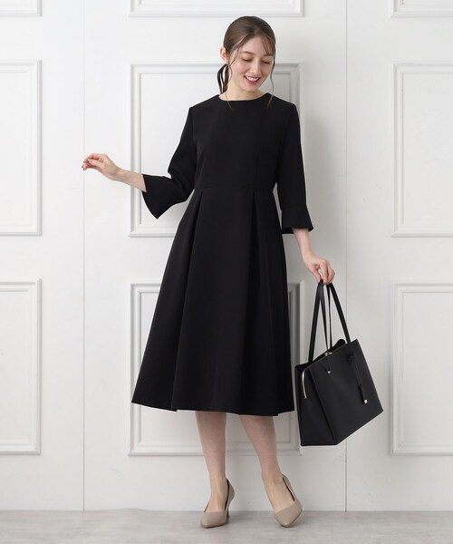 index（インデックス）の「◆≪通勤・セレモニー対応≫ フレアースリーブミニマルワンピース【洗濯機洗い可】（ワンピース・レディース・ブラック/ライトベージュ/ネイビー・42/40/38/36）」の4枚目の写真