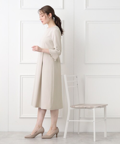 index（インデックス）の「◆≪通勤・セレモニー対応≫ フレアースリーブミニマルワンピース【洗濯機洗い可】（ワンピース・レディース・ブラック/ライトベージュ/ネイビー・42/40/38/36）」の8枚目の写真