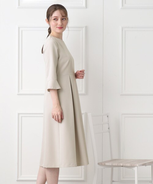 index（インデックス）の「◆≪通勤・セレモニー対応≫ フレアースリーブミニマルワンピース【洗濯機洗い可】（ワンピース・レディース・ブラック/ライトベージュ/ネイビー・42/40/38/36）」の9枚目の写真