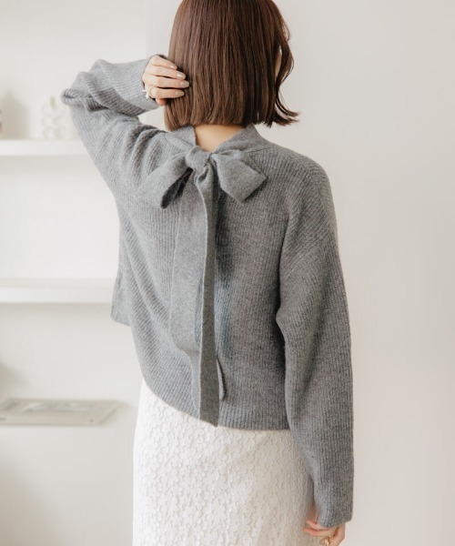 flower（フラワー）の「リボンタートルニット（ニット/セーター・レディース・ホワイト/グレー・FREE）」の2枚目の写真