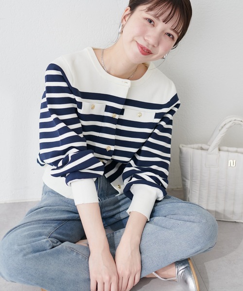 natural couture（ナチュラルクチュール）の「ポリニット金釦ポケ付きカーディガン（カーディガン/ボレロ・レディース・ブラック/オフホワイト/サックスブルー/レッド/その他1/ピンクベージュ/その他2・FREE）」の7枚目の写真