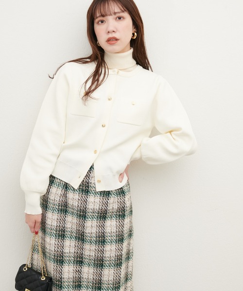 natural couture（ナチュラルクチュール）の「ポリニット金釦ポケ付きカーディガン（カーディガン/ボレロ・レディース・ブラック/オフホワイト/サックスブルー/レッド/その他1/ピンクベージュ/その他2・FREE）」の8枚目の写真