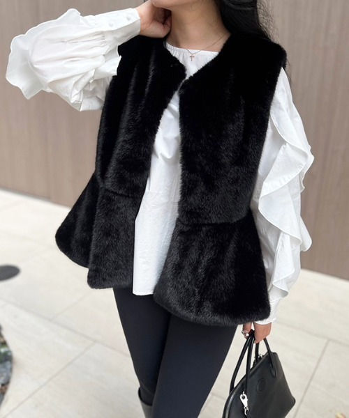 MODE ROBE（モードローブ）の「ペプラムファーベスト（ベスト・レディース・アイボリー/ブラック・FREE）」の7枚目の写真