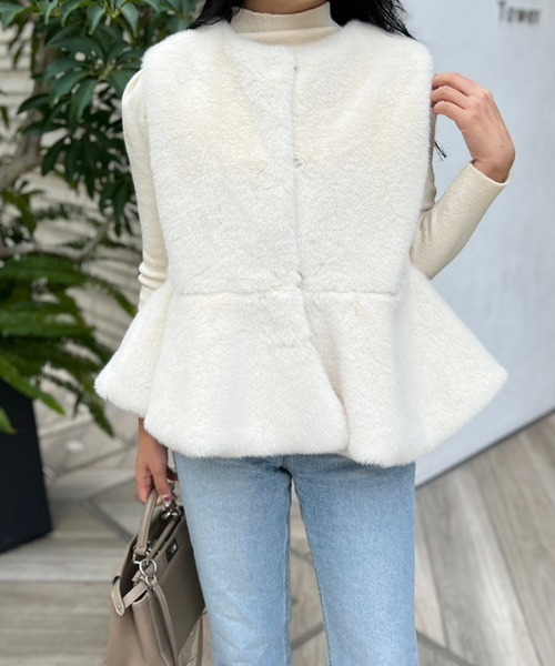 MODE ROBE（モードローブ）の「ペプラムファーベスト（ベスト・レディース・アイボリー/ブラック・FREE）」の10枚目の写真