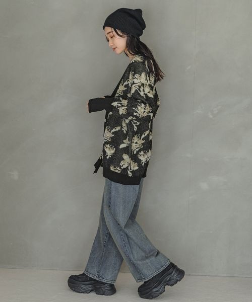 JEANASIS（ジーナシス）の「12GラメフラワーVカーディガン/106349（カーディガン/ボレロ・レディース・ブラック系その他/グレー系その他/パープル系その他/ネイビー系・FREE）」の5枚目の写真