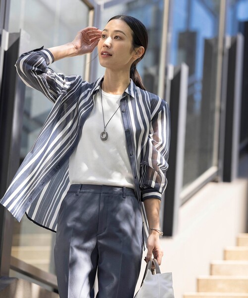 J.PRESS Ladies（J.プレス レディス）の「【洗える】SHEER dobby ストライプ シャツカラー ブラウス（シャツ/ブラウス・レディース・ネイビー系1/アイボリー系1・XS）」の2枚目の写真