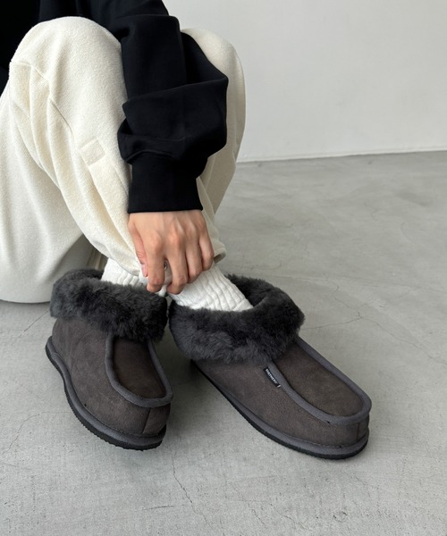 CANAL JEAN（キャナルジーン）の「SHEPHERD　Lenaムートンブーツ（ブーツ・レディース・ストーン/チャコールグレー/キャメル・39/38/37）」の2枚目の写真