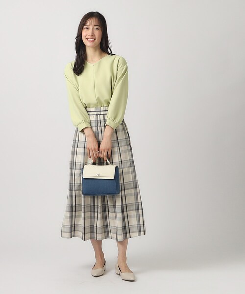 DRESKIP(ドレスキップ)の「◆【無理せずキレイ】パール調ボタン付き 8分袖トップス(Tシャツ/カットソー・レディース・ブラック/スモーキーグリーン系/ライトベージュ/ライトブルー・02/03/04)」の15枚目の写真