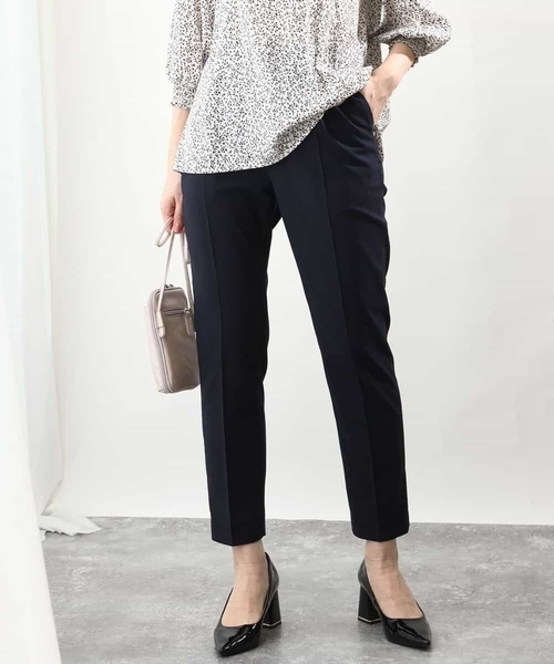 OFUON le MK（オフオンルエムケー）の「[名品シリーズ]ストレッチテーパードパンツ/洗える/WEB限定サイズ（スラックス・レディース・ブルー/ベージュ/ネイビー・40/38/42/36）」の2枚目の写真