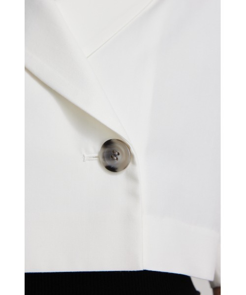 rienda（リエンダ）の「クロップドハーフスリーブジャケット（テーラードジャケット・レディース・ホワイト/ブラック/グレー・FREE）」の4枚目の写真