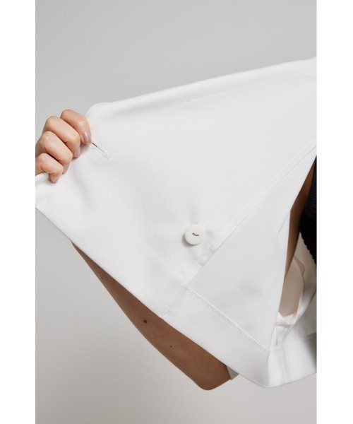 rienda（リエンダ）の「クロップドハーフスリーブジャケット（テーラードジャケット・レディース・ホワイト/ブラック/グレー・FREE）」の6枚目の写真