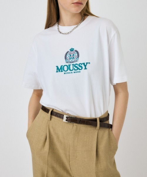 MOUSSY（マウジー）の「CLASSIC EMBROIDERY MOUSSY Tシャツ（Tシャツ/カットソー・レディース・ライトブラック/ホワイト/ベージュ・FREE）」の2枚目の写真